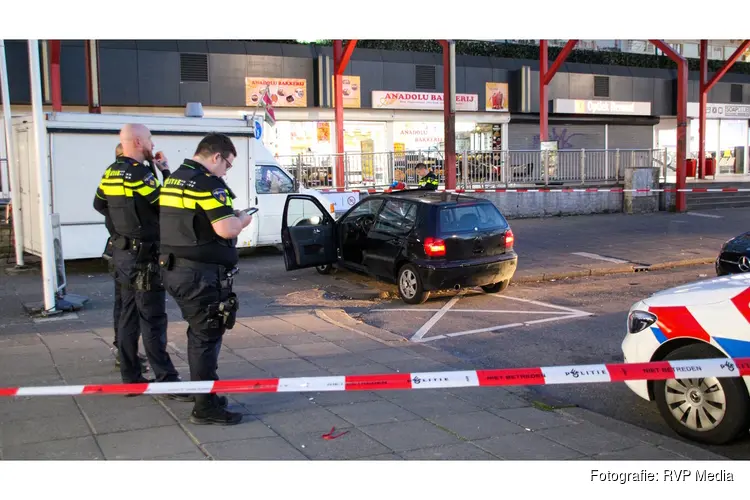Auto raakt foodtruck na achtervolging in Lelystad