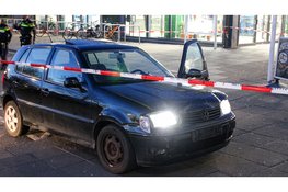 Auto raakt foodtruck na achtervolging in Lelystad