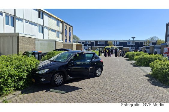 Verwarde man valt automobilist aan