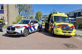 Verwarde man valt automobilist aan