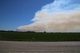 Grote bosbrand op schietkamp 't Harde. Rookwolken in meerdere provincies te zien!