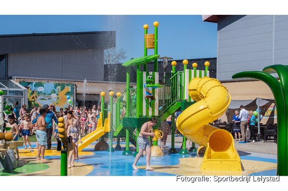 Feestelijke opening spraypark bij Zwembad De Koploper