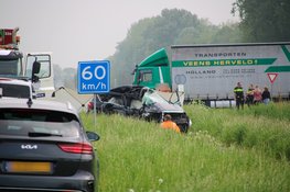 Persoon overleden na ongeval tussen auto en vrachtwagen in Lelystad
