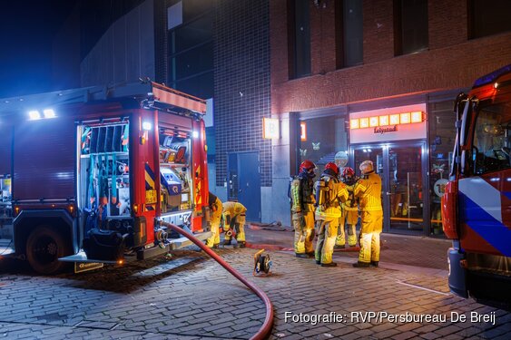 Brand in leegstaand winkelpand in Lelystad