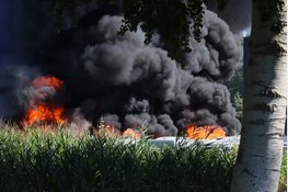 Meerdere caravans in brand bij caravanstalling in Almere