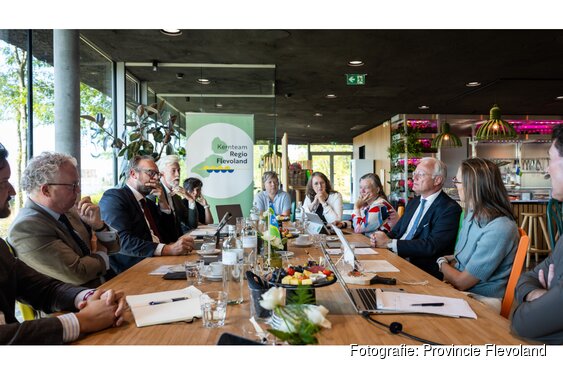 Minister Heerma haalt Flevolandse ideeën op rondom samenwerking Rijk en regio