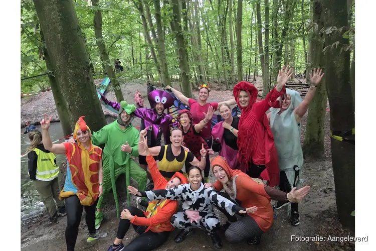 300 werknemers trotseren regen en modder tijdens BedrijvenMudRun