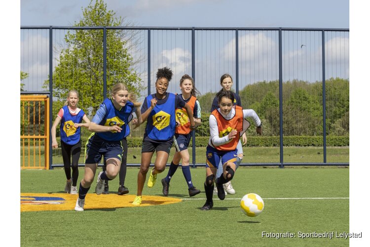 Eerste NONCHA Meiden Event op het Cruyff Court Aron Winter in Lelystad