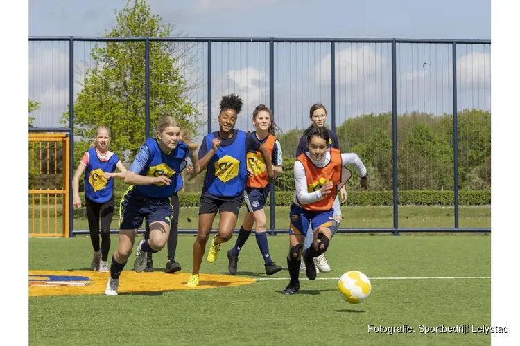 Eerste NONCHA Meiden Event op het Cruyff Court Aron Winter in Lelystad