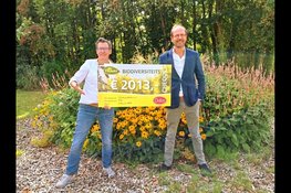 De Traay schenkt Odin-imkerij €2.013 voor insectvriendelijke beplanting op boerderij Sonneclaer