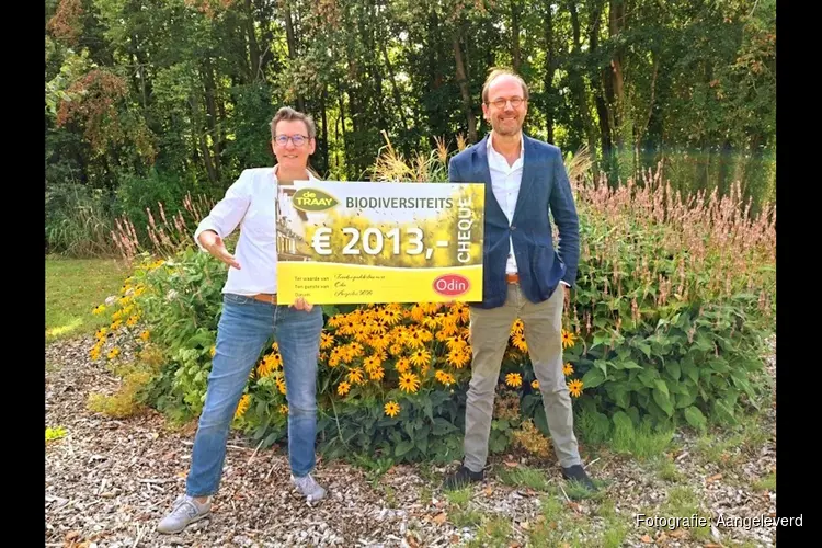 De Traay schenkt Odin-imkerij €2.013   voor insectvriendelijke beplanting   op boerderij Sonneclaer