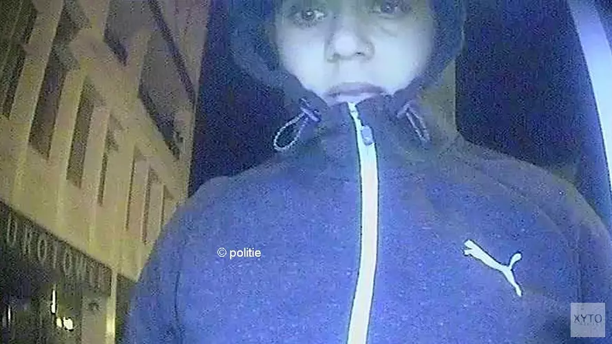 Lelystad - Gezocht - Pinpasfraudeurs verdacht van inbraak in Lelystad
