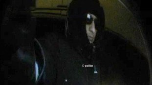 Lelystad - Gezocht - Pinpasfraudeurs verdacht van inbraak in Lelystad