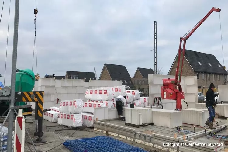 Lelystad doet minister woningbouwaanbod van 10.000 woningen