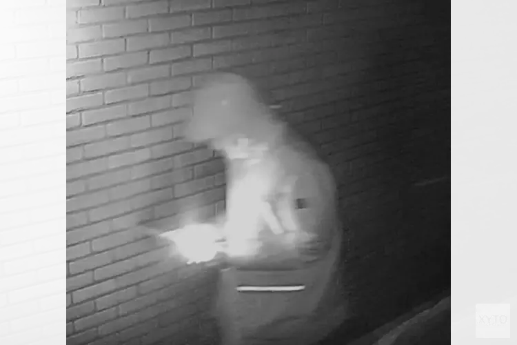 Lelystad - Gezocht - Zwaar vuurwerk in brievenbus woning Lelystad