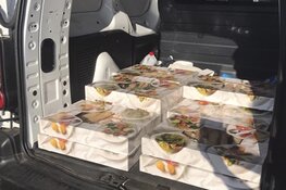 Délifrance Lelystad trakteert personeel St Jansdal Ziekenhuis Harderwijk op broodjes