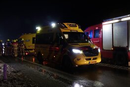 Persoon overleden na frontale botsing op Markermeerdijk