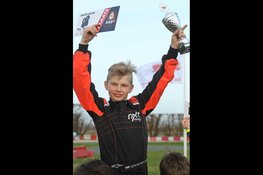 Twee bekers voor talentvolle karter Quinten van Leeuwen (9): “Leuk om weer een wedstrijd te rijden”