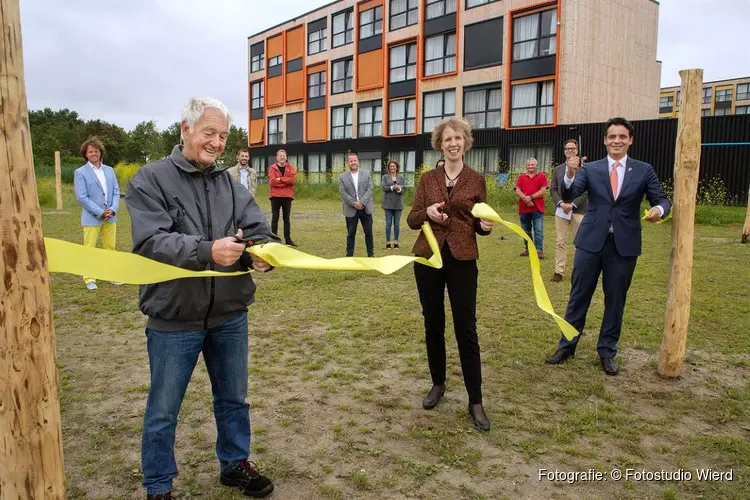 Gemeente Lelystad, HVOB en Centrada vieren realisatie ‘Wonen bij LARS’