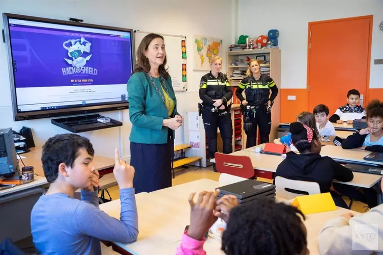 Hackshield in de klas geopend op de Christelijke Basisschool Ichthus