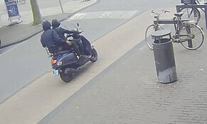 Gezocht: Vrouw van tas met maandopbrengst winkel beroofd