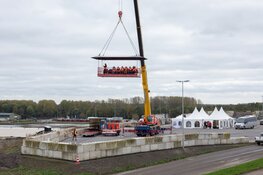 Raads- en statenleden en wethouder Jack Schoone bezoeken stortlocatie Zeeasterweg