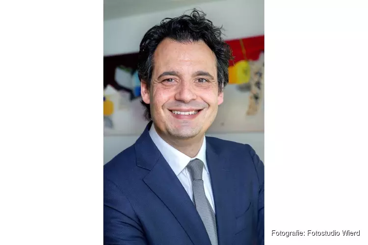 Wethouder Adam Elzakalai neemt afscheid als wethouder van Lelystad