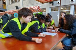 Lelystadse scholieren proeven soep op foodfestival