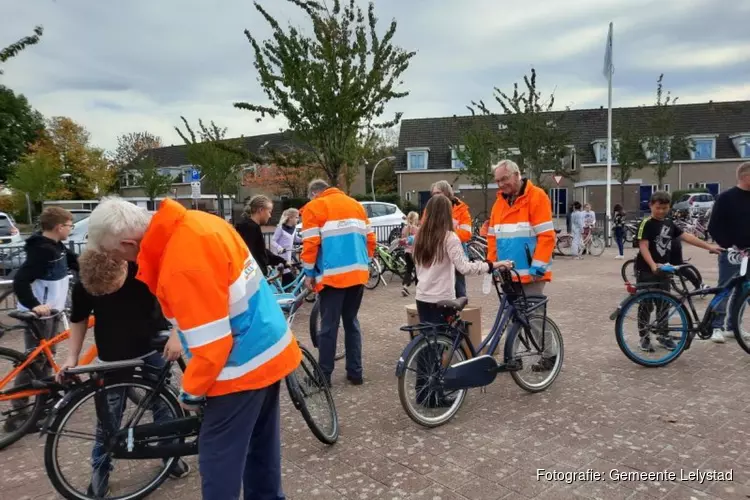 Fietsverlichtingsactie bij drie basisscholen