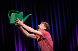 Cabaretier Thijs van de Meeberg treedt op in Agora Theater in Lelystad