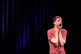 Cabaretier Thijs van de Meeberg treedt op in Agora Theater in Lelystad