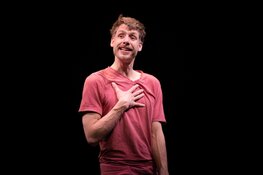 Cabaretier Thijs van de Meeberg treedt op in Agora Theater in Lelystad