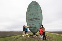 Landschapskunstwerk De Tong terug op vertrouwde plek