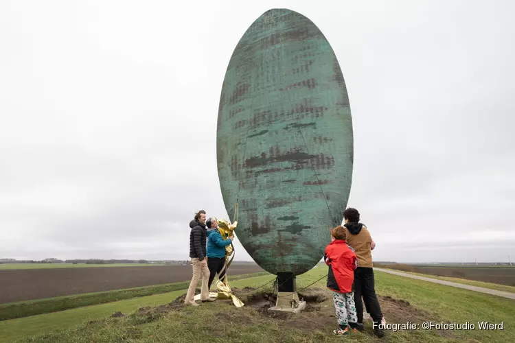 Landschapskunstwerk De Tong terug op vertrouwde plek
